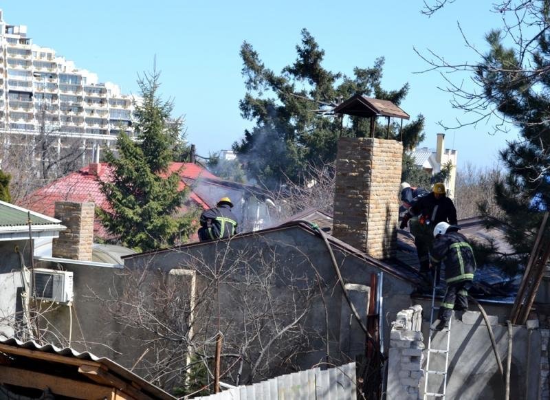 С пожаром в Аркадии боролось больше двадцати спасателей (ФОТО)