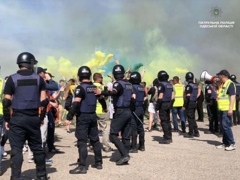 Правоохранители борются с массовыми беспорядками (ФОТО)