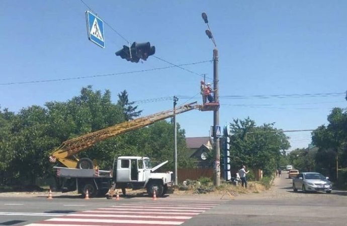 Светофор на проблемном участке Тираспольского шоссе появился только после второй аварии (ФОТО)