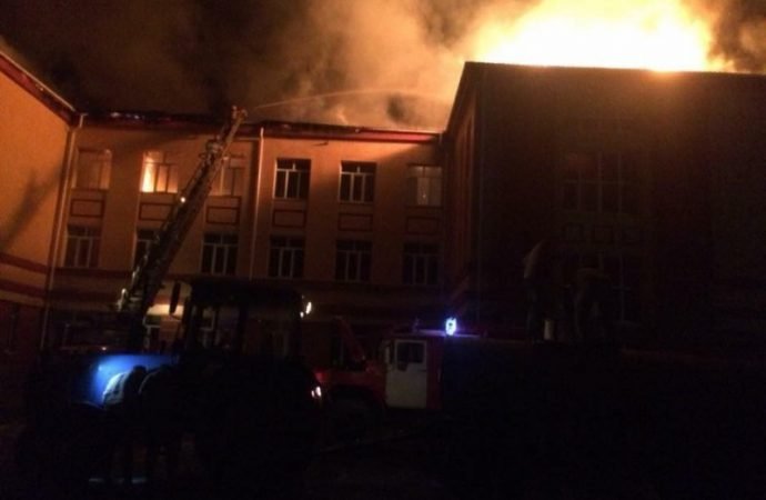Горевшая ночью школа в Балте не прошла проверку на противопожарную безопасность