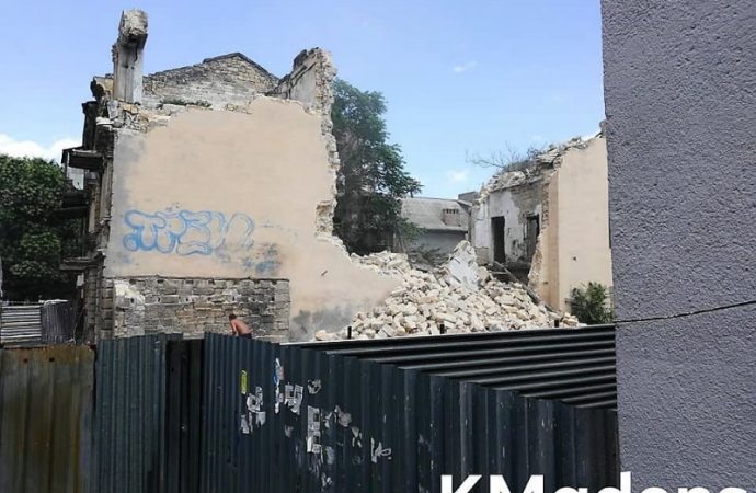 В Успенском переулке сносят остатки дома: интересные находки и большие опасения