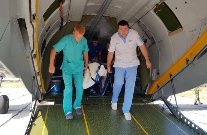 Самолет доставил 24 тяжелораненых бойца на лечение в Одессу (ФОТО)