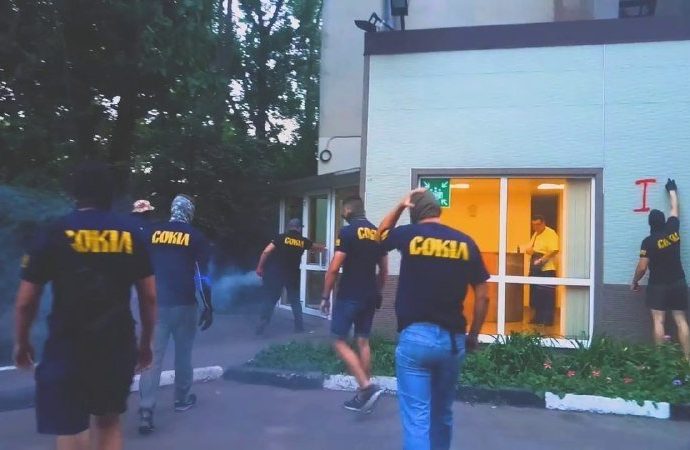 В результате нападения «Сокола» на офис «Интерхима» в Одессе пострадали два человека, полиция начала уголовное производство