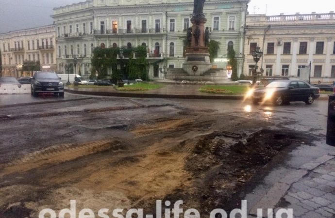 Перекрытие Екатерининской: ремонт очередного участка обещают завершить в октябре (ФОТО)