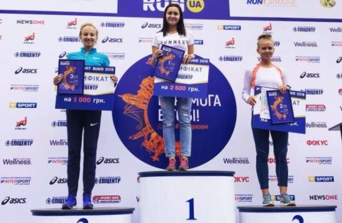 Спортсменка из Одессы стала лучшей в 10-километровом забеге в Киеве (ФОТО)