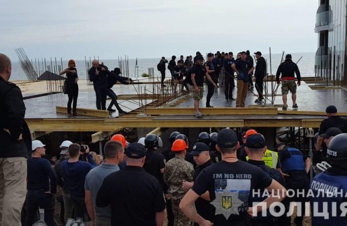 Ланжерон: общественники снова пытались остановить строительство отеля