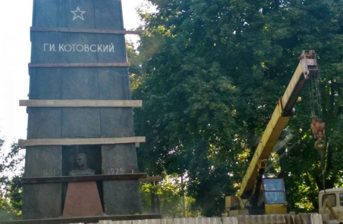 Мавзолей Котовского в Подольске – демонтируют или ремонтируют? (ФОТО)