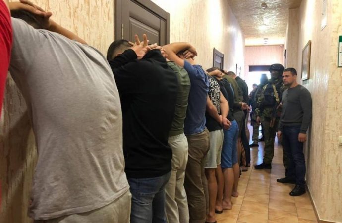 Два десятка вооруженных парней оказались «титушками», которые приехали в Одессу «работать»