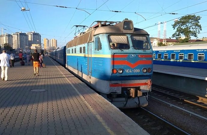 «Укрзализныця» назначила на праздники дополнительный поезд на одесском направлении