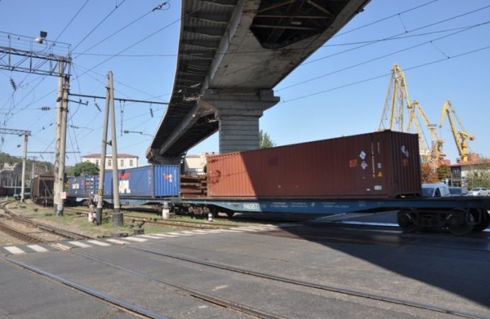 Прямой контейнерный поезд соединил Одесский порт со столицей
