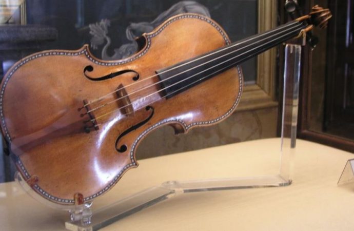 Как «под заказ» украли скрипку Страдивари, подаренную Давиду Ойстраху королевой Бельгии