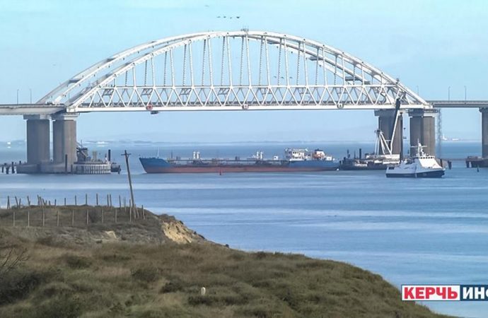 Шестеро украинских военных моряков ранены в процессе перехода трех кораблей из Одессы в Мариуполь