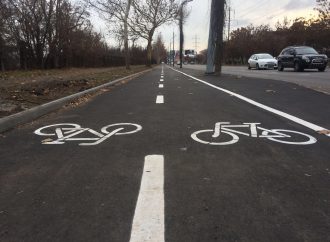 Новая велодорожка на Краснова: как на неё попадают велосипедисты и с какими препятствиями сталкиваются