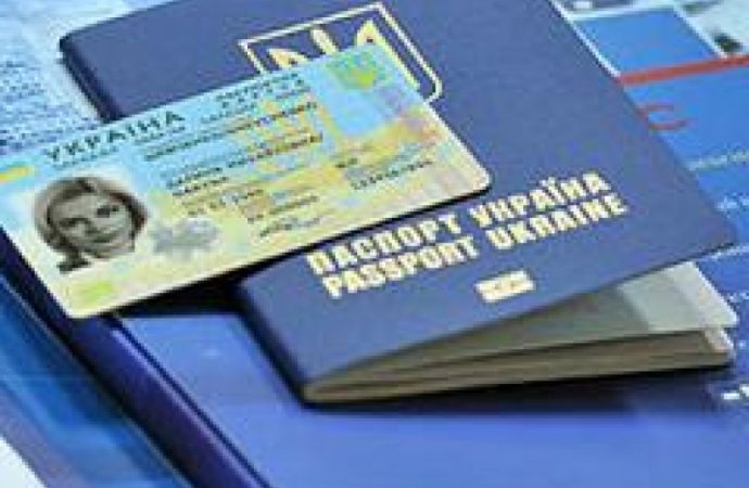 Родителей выпускников одесских школ просят срочно оформить детям ID-карты