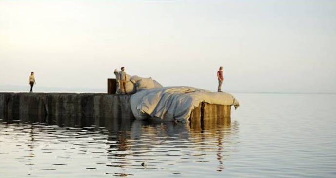 Гигантомания в Одессе: в море хотят установить 100-метровую статую, а на пляже – огромную постель