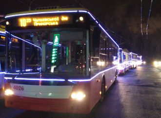 Яркой кавалькадой по вечерней Одессе проехались светящиеся троллейбусы (ВИДЕО)