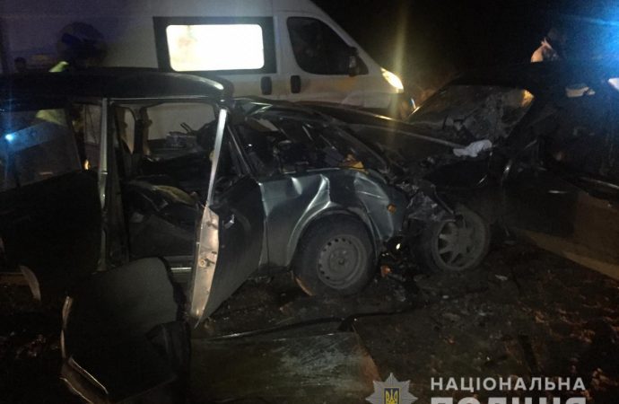 Два человека погибли и еще 4 травмированы в аварии под Одессой