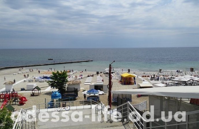 «Освободить Одесские пляжи»: одесситы требуют убрать с пляжей лежаки и рестораны