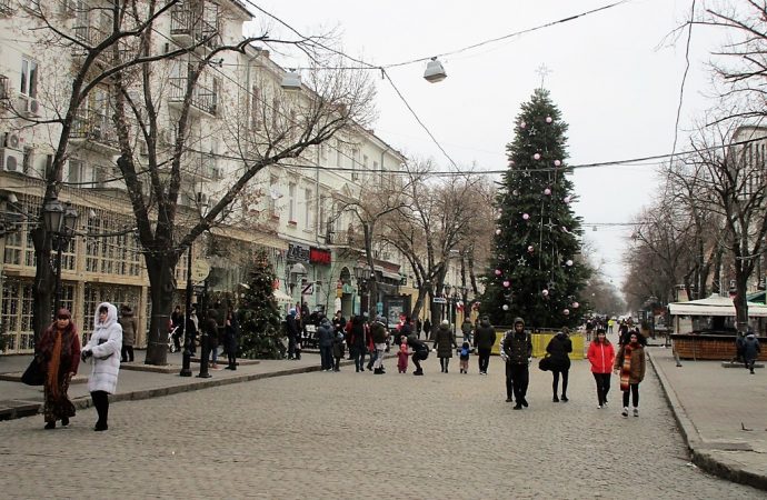 Как улицы в центре Одессы после встречи Нового года просыпались