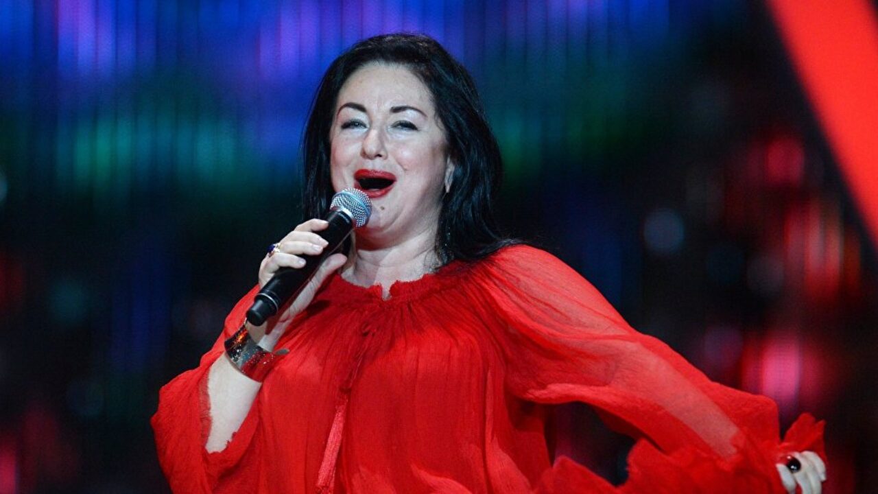 Жалаңаш силикон сиськи