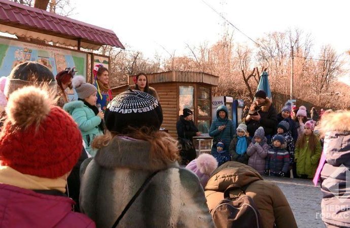 Колядки и игры: в Одесском зоопарке отметили Рождество