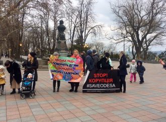 «Каким делам доверять?»: возле мэрии прошёл очередной митинг жителей Гагаринского плато