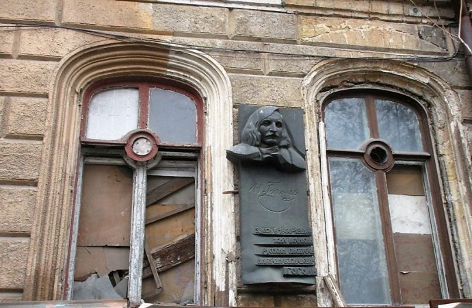 Улица Гоголя: заборно-драпировочный ремонт и Точка одесского счастья