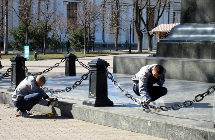 памятник воронцову моют