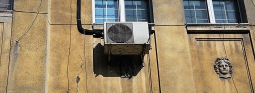 Одесская мэрия снова планирует убрать с фасадов кондиционеры