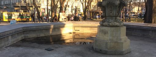 На одесской Соборке запустили фонтан (видео)