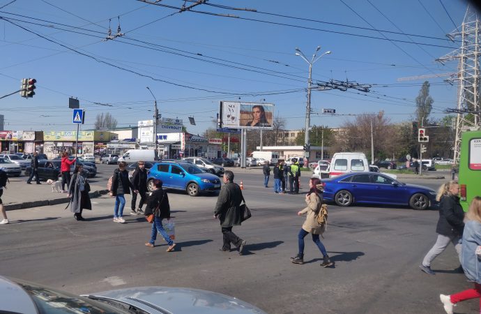 Авария на оживлённом одесском перекрестке собрала затор