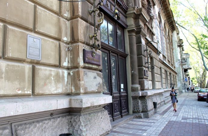 Одно из красивейших зданий на Пушкинской отобрали у банка и вернули в собственность громады