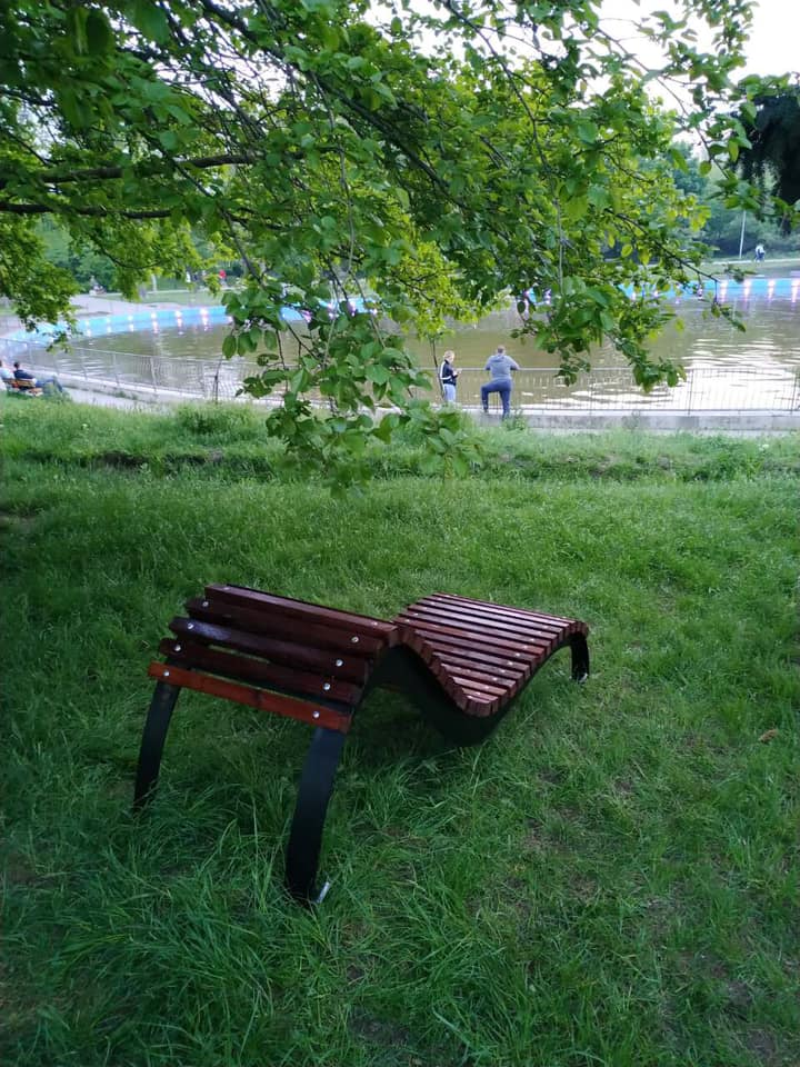 скамейка в парке победы