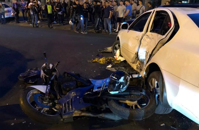 ДТП на Семинарской: мотоциклист и его пассажирка попали в больницу