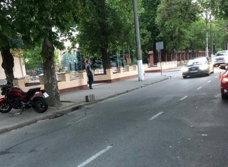 Мотоциклист сбил парня на переходе возле Военной академии