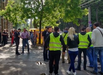 Возле «Укртрансбезпеки» состоялась акция протеста: транспортного коллапса в центре Одессы нет