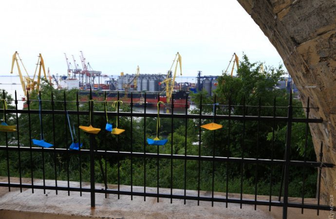 «Вернись завтра»: в Одессе устроили флешмоб в поддержку пленных моряков