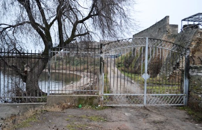 Белгород-днестровские власти хотят снести забор перед Аккерманской крепостью