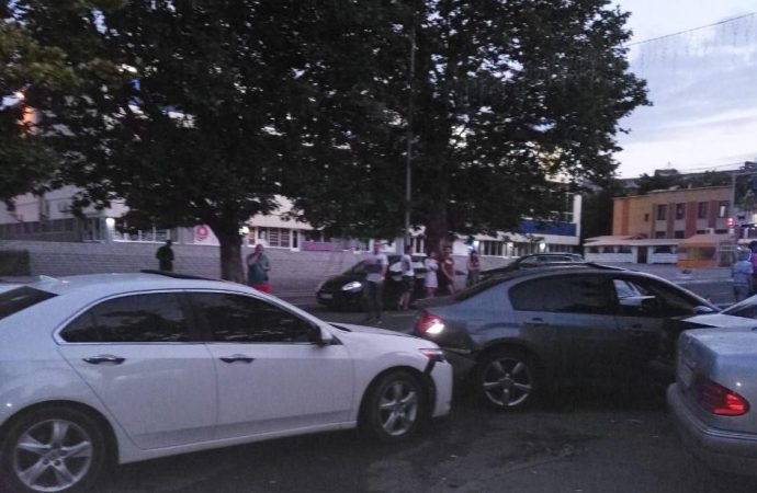 Пьяный водитель «Aуди» протаранил 5 автомобилей в Черноморске