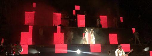 Лазерное шоу, оперная музыка и вокал: на Потемкинской лестнице показали необычное представление