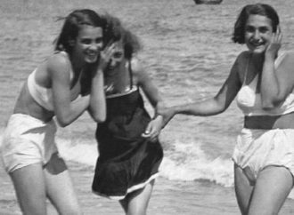 Как отдыхали на одесском пляже в 1933 году (фото)