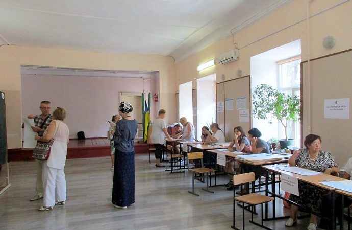 Выбирать депутатов пришла почти половина жителей Одесской области