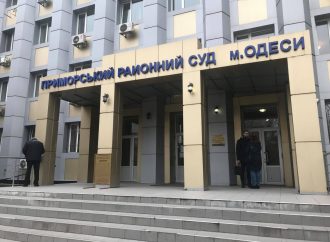 В Приморском суде Одессы прострелили окно судье