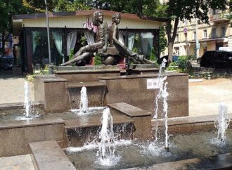 В Одесі вандали вилили мильну суміш у фонтан «Петя і Гаврик»