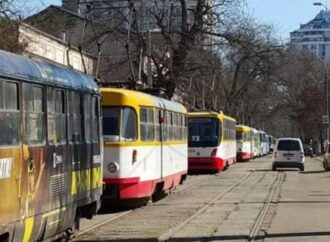 В Одессе женщина остановила четыре трамвая