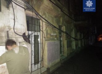 В Одесі за ніч зловмисники вирізали 134 метри дротів