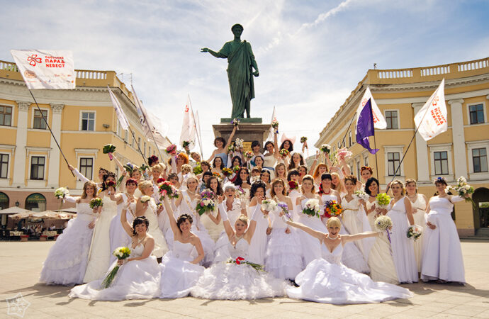 На фестивале в Одессе желающих поженят на Приморском бульваре