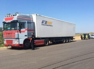 Сохранить дороги: в Одесской области останавливают грузовики из-за нагревшегося асфальта