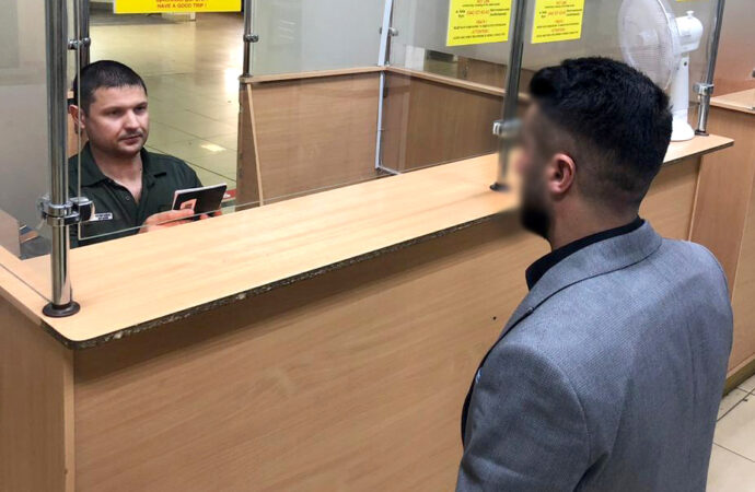 Намагалися проскочити до Праги: в одеському аеропорту «спіймали» іноземців з підробними паспортами