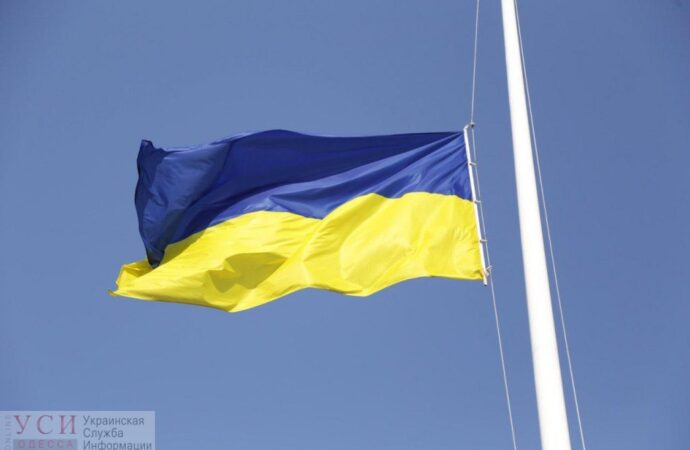 В честь праздника в Одессе подняли флаг Украины (фото)